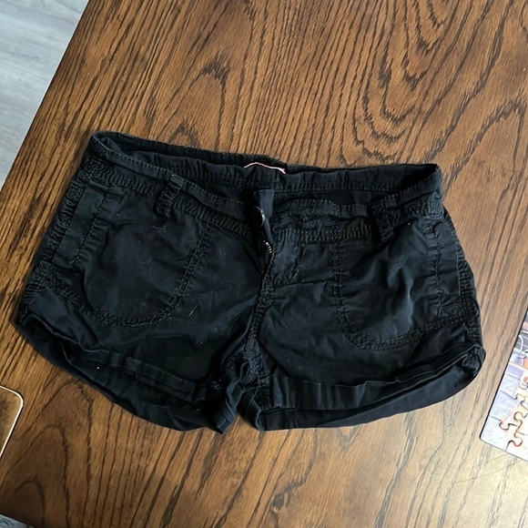 𝅺BLACK shorts - Picture 1 of 3